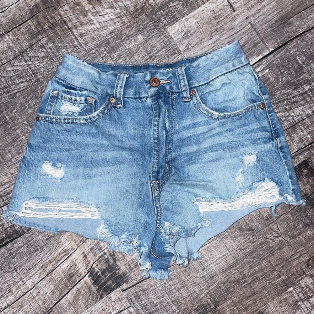 Re-wash real curve high-rise. Size 3/26. Distressed Denim.